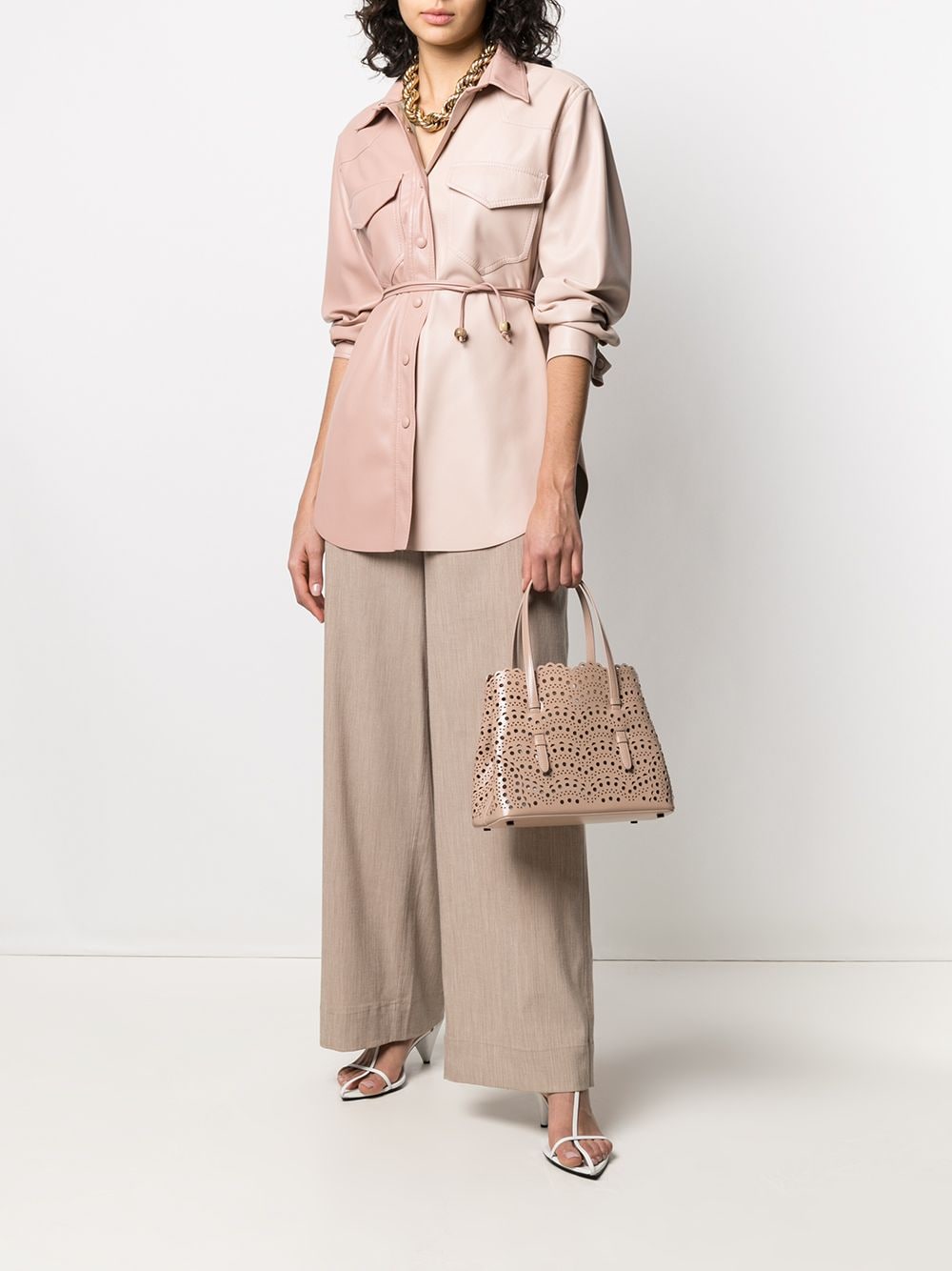 ALAÏA Mina Perforated Tote Bag in Beige image 4